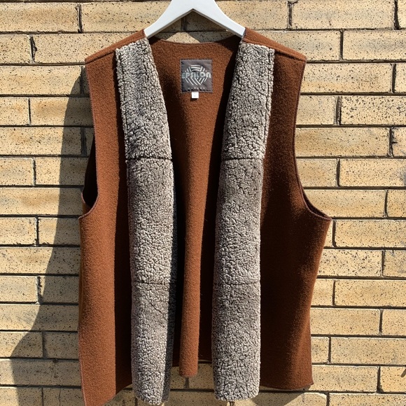 ❌SOLD❌ Sherpa genuine sheepskin and Chestnut Brown wool sleeveless jacket vest - Picture 6 of 9